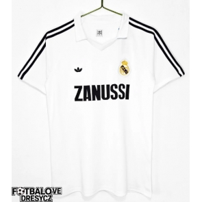 Real Madrid 1984-1985 Retro Domácí Dres Krátký Rukáv Real Madrid 1984-1985 Retro Domácí Dres Krátký Rukáv
